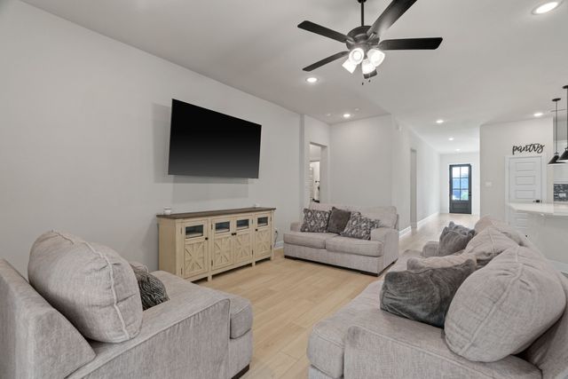 8617 Keeneland Drive, Fort Worth, TX 76120