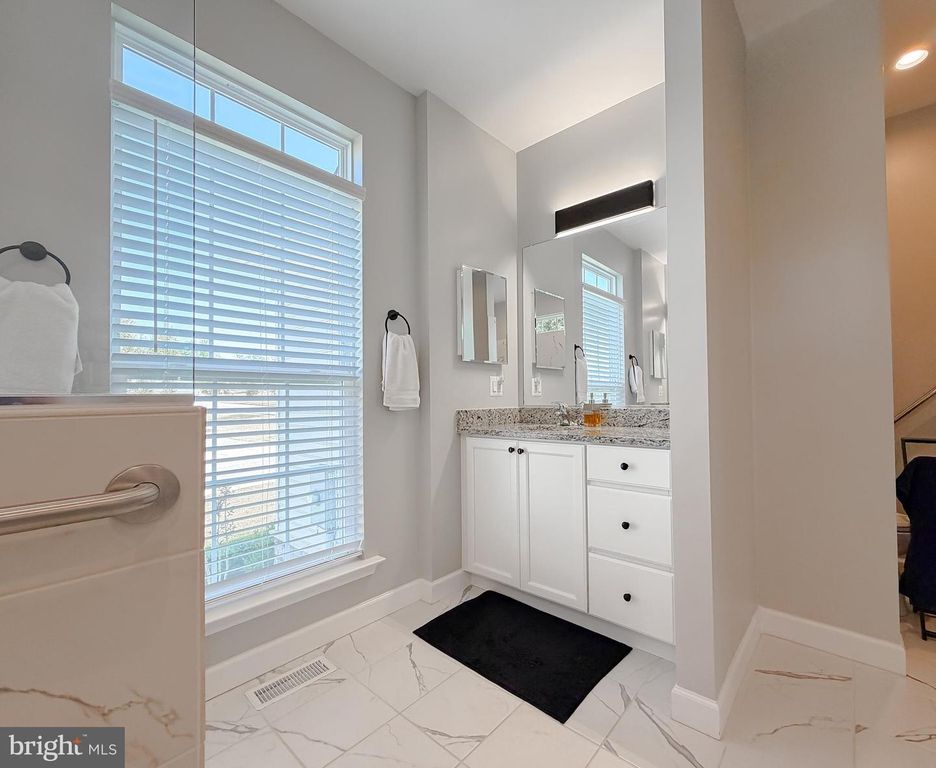 Image 23 of property listing at 45550 HAVENRIDGE ST, California, MD 20619