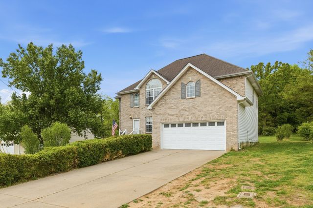 233 Briarcotes Cir, La Vergne, TN 37086