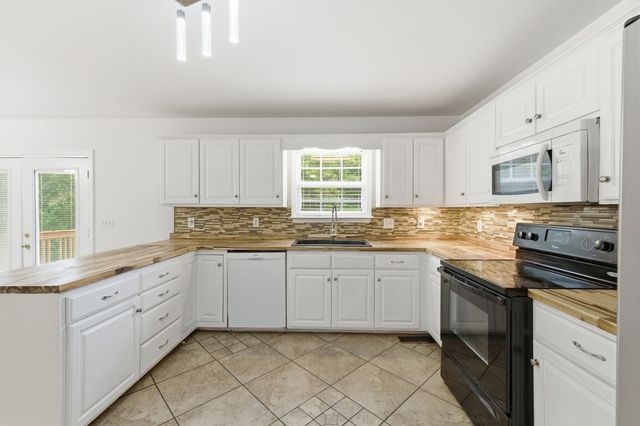 233 Briarcotes Cir, La Vergne, TN 37086