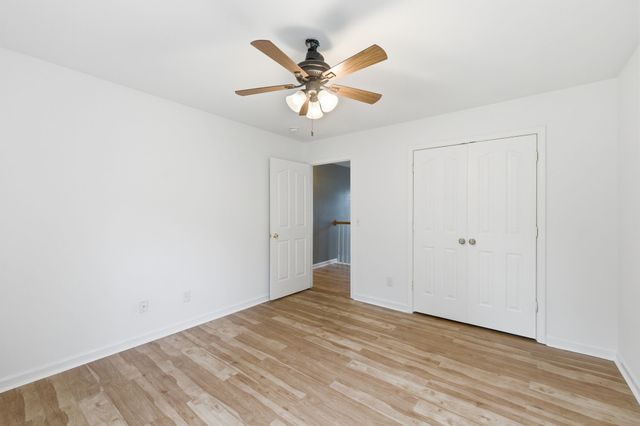 233 Briarcotes Cir, La Vergne, TN 37086