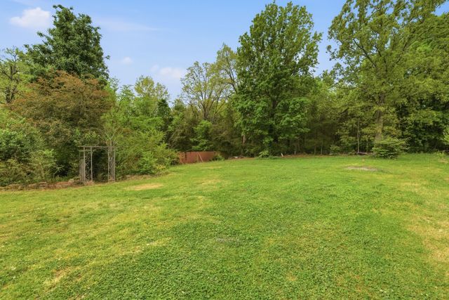 233 Briarcotes Cir, La Vergne, TN 37086