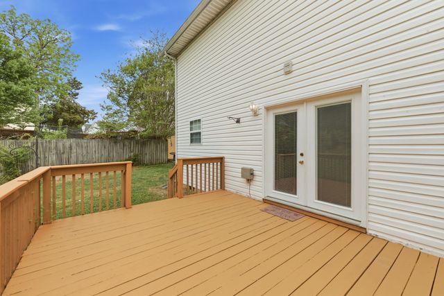 233 Briarcotes Cir, La Vergne, TN 37086