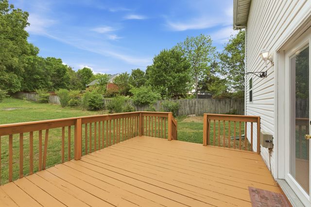 233 Briarcotes Cir, La Vergne, TN 37086