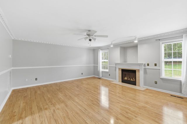 233 Briarcotes Cir, La Vergne, TN 37086