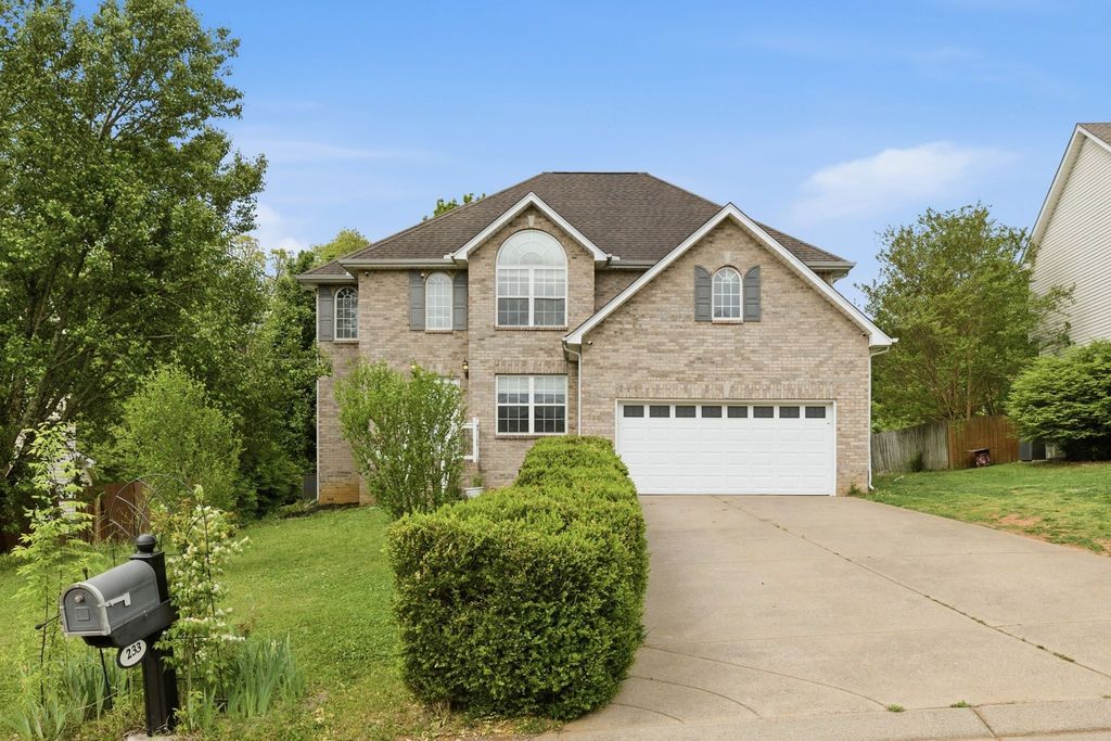 233 Briarcotes Cir, La Vergne, TN 37086