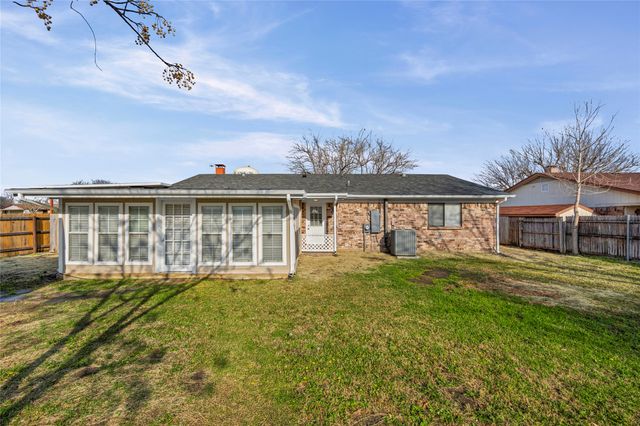565 Park Center Boulevard, Saginaw, TX 76179