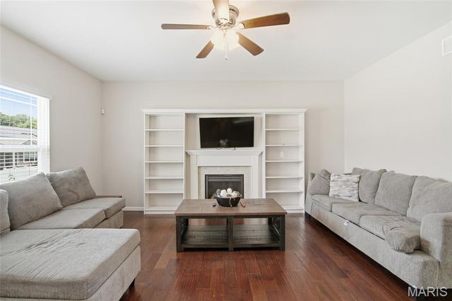 728 Longfellow Drive, O'fallon, IL 62269