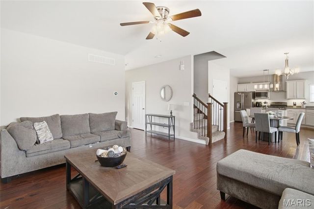 728 Longfellow Drive, O'fallon, IL 62269