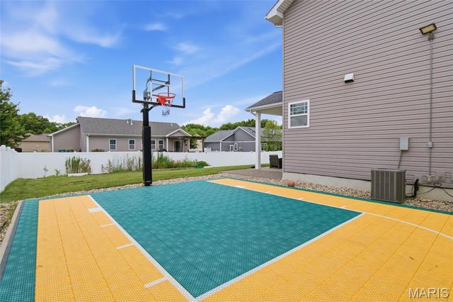 728 Longfellow Drive, O'fallon, IL 62269