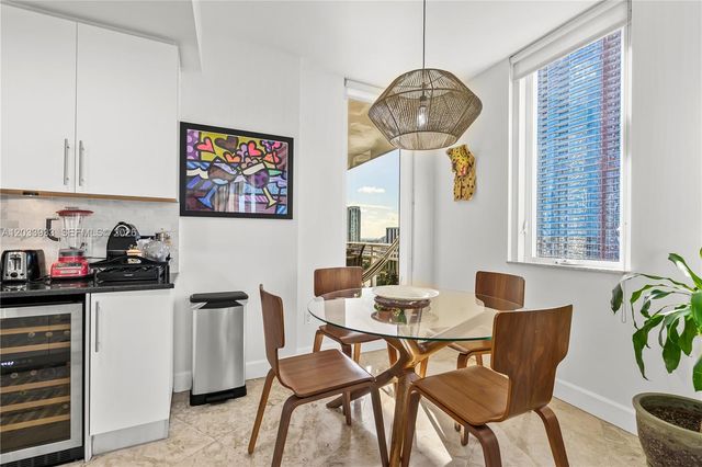 901 BRICKELL KEY BL 2206, Miami, FL 33131