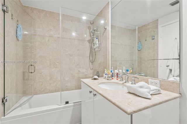901 BRICKELL KEY BL 2206, Miami, FL 33131