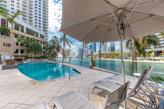901 BRICKELL KEY BL 2206, Miami, FL 33131
