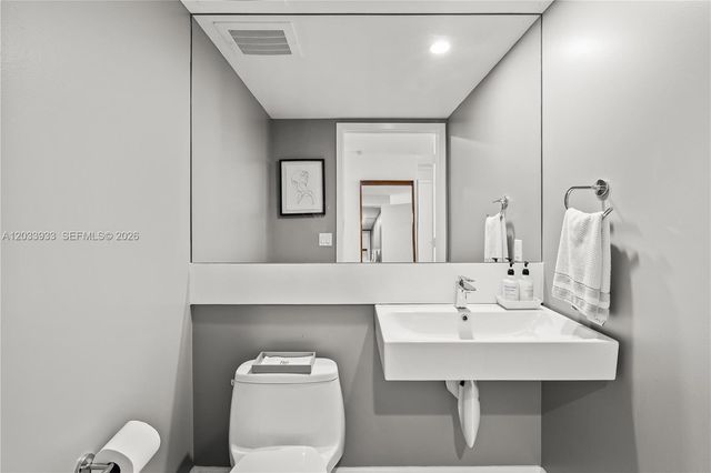 901 BRICKELL KEY BL 2206, Miami, FL 33131