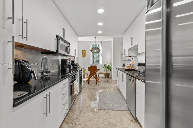 901 BRICKELL KEY BL 2206, Miami, FL 33131
