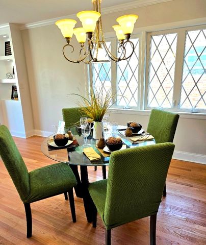 8517 W CARMEN Avenue, Chicago, IL 60656