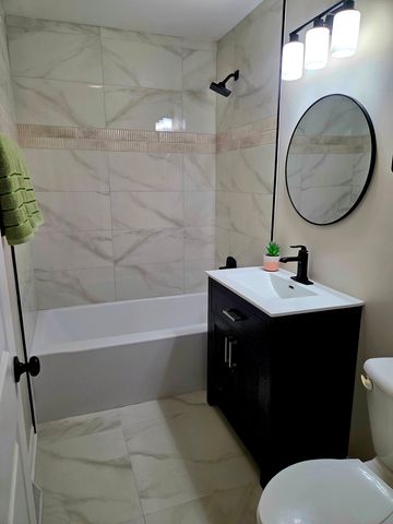 8517 W CARMEN Avenue, Chicago, IL 60656