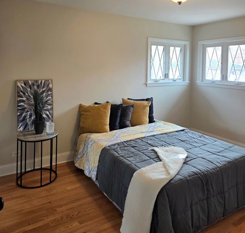 8517 W CARMEN Avenue, Chicago, IL 60656