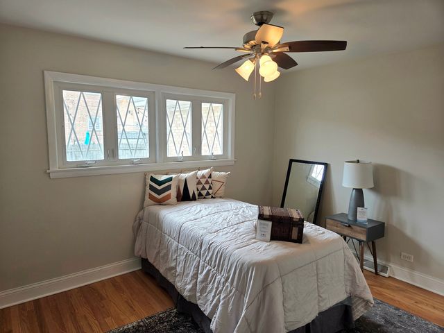 8517 W CARMEN Avenue, Chicago, IL 60656