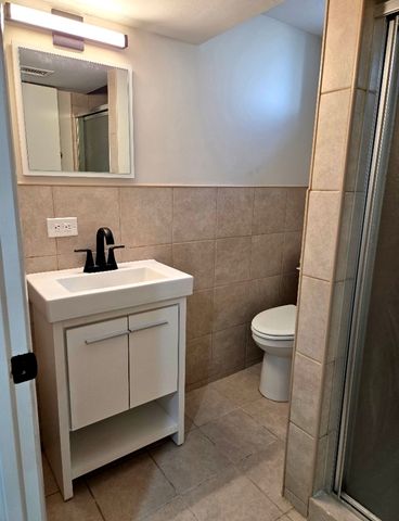 8517 W CARMEN Avenue, Chicago, IL 60656