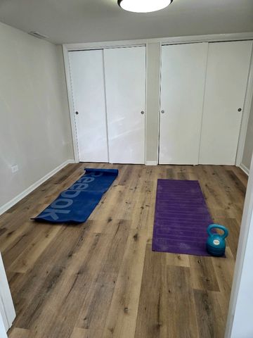 8517 W CARMEN Avenue, Chicago, IL 60656