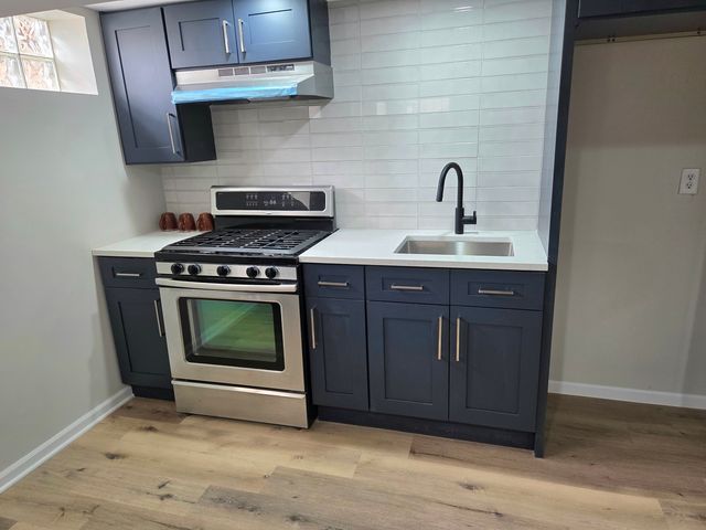 8517 W CARMEN Avenue, Chicago, IL 60656