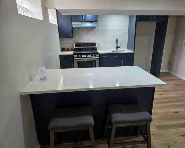 8517 W CARMEN Avenue, Chicago, IL 60656