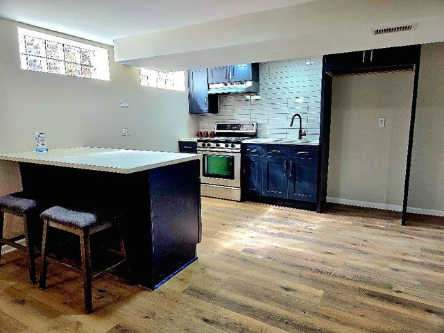 8517 W CARMEN Avenue, Chicago, IL 60656