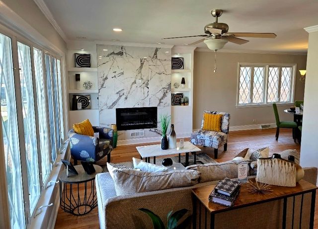 8517 W CARMEN Avenue, Chicago, IL 60656