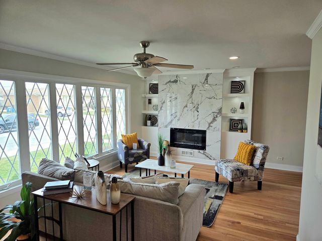 8517 W CARMEN Avenue, Chicago, IL 60656