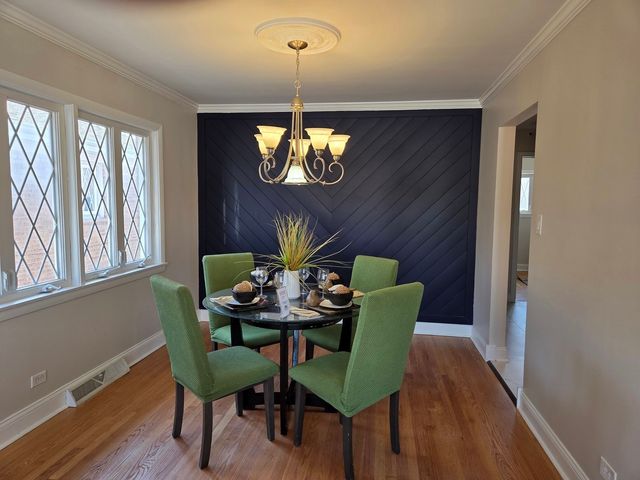 8517 W CARMEN Avenue, Chicago, IL 60656