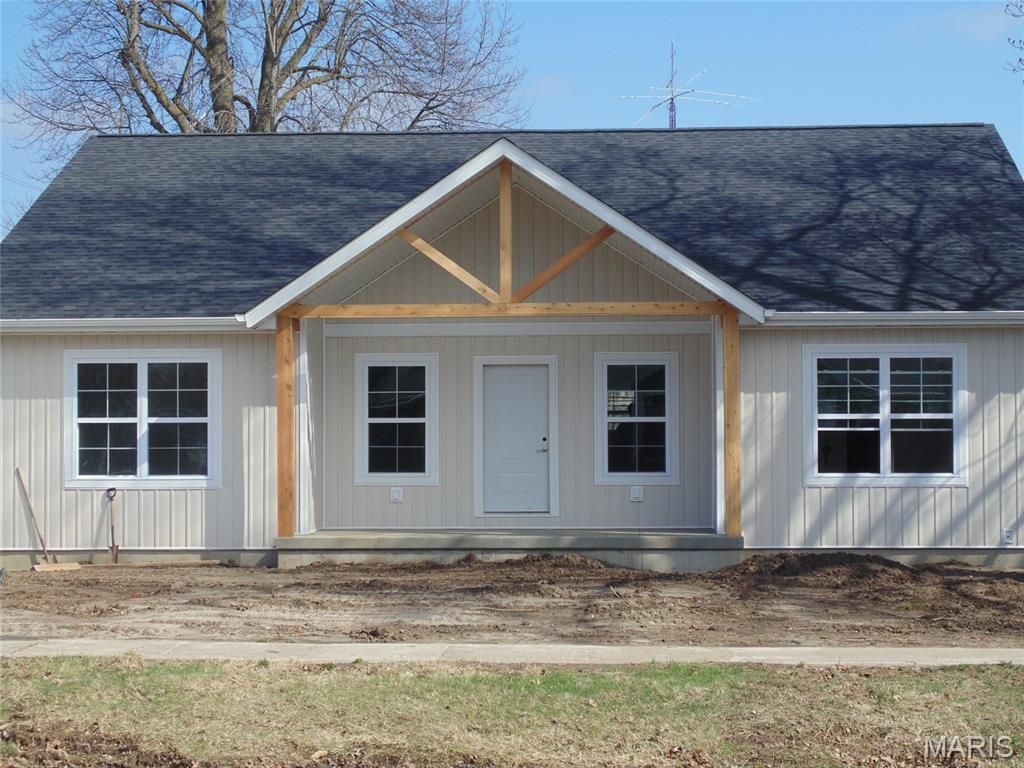 916 N Locust Street, Litchfield, IL 62056