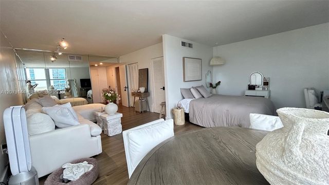 2899 Collins Avenue 1714, Miami Beach, FL 33140