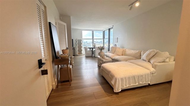 2899 Collins Avenue 1714, Miami Beach, FL 33140