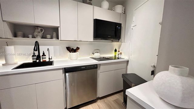 2899 Collins Avenue 1714, Miami Beach, FL 33140