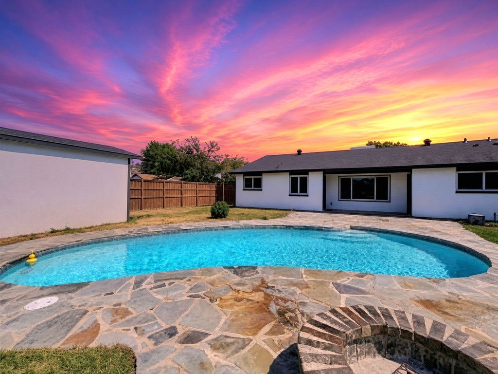 5300 Queenlily Court, Arlington, TX 76018 — exterior