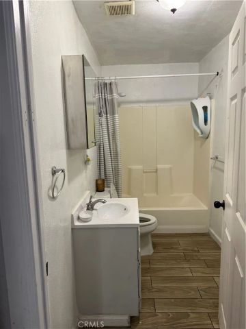 822 W 60th, Los Angeles, CA 90044