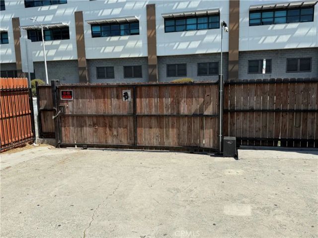 822 W 60th, Los Angeles, CA 90044