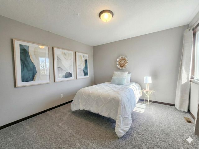 408 Bluebird Drive NW, Isanti, MN 55040