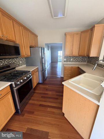 25834 KIRKWOOD SQ, Chantilly, VA 20152