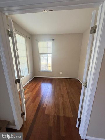 25834 KIRKWOOD SQ, Chantilly, VA 20152