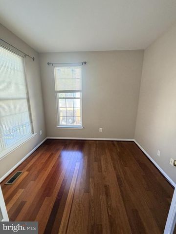 25834 KIRKWOOD SQ, Chantilly, VA 20152