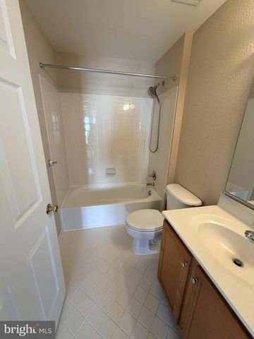 25834 KIRKWOOD SQ, Chantilly, VA 20152