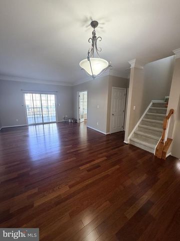 25834 KIRKWOOD SQ, Chantilly, VA 20152