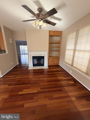 25834 KIRKWOOD SQ, Chantilly, VA 20152