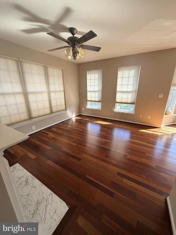 25834 KIRKWOOD SQ, Chantilly, VA 20152