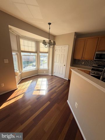 25834 KIRKWOOD SQ, Chantilly, VA 20152