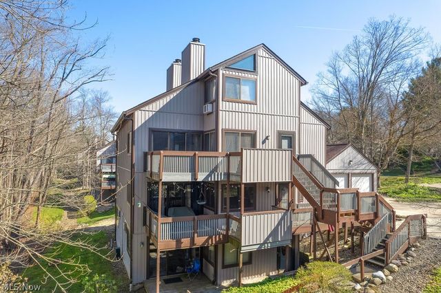 2110 Pinebrook Trail, Cuyahoga Falls, OH 44223
