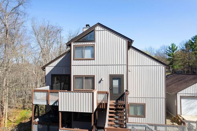 2110 Pinebrook Trail, Cuyahoga Falls, OH 44223