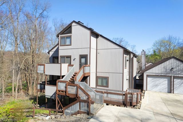 2110 Pinebrook Trail, Cuyahoga Falls, OH 44223